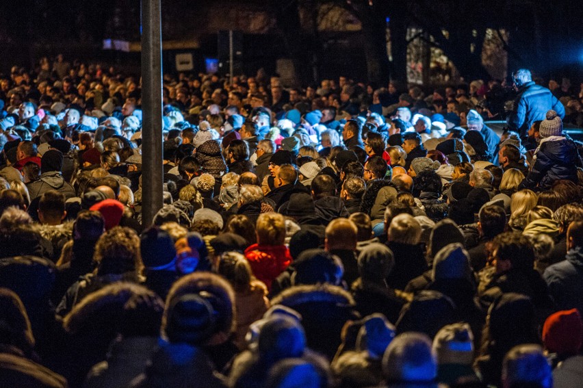 W niedzielne popołudnie mieszkańcy Koszalina zgromadzili się...