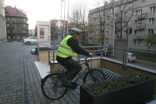 Marszałek Mirosław Sekuła na rowerze