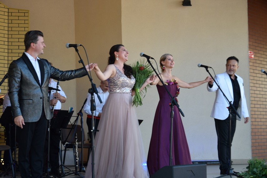 Przed liczną publicznością w Mircu wystąpił zespół Strauss...