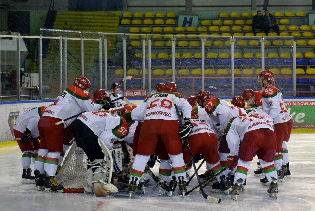 Zagłębie Sosnowiec w pełnym zwrotów akcji meczu pokonało Nestę 9:6.