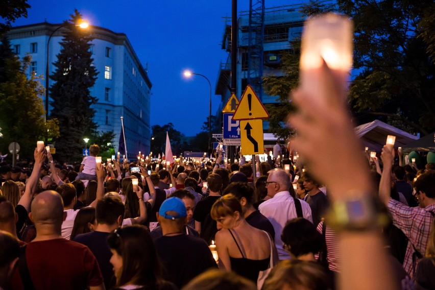 20.07.2017 warszawa ulica wiejska sejm demonstracja  kod...