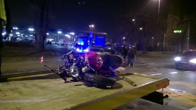 Groźny wypadek na Włókniarzy z udziałem motocyklisty! [zdjęcia]