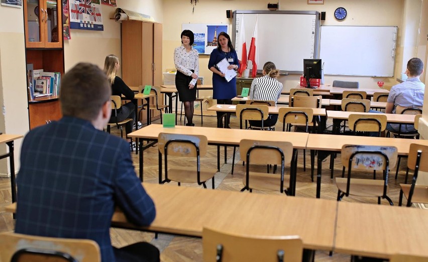 Póbne matury i egzaminy ósmoklasistów mają się odbyć w...