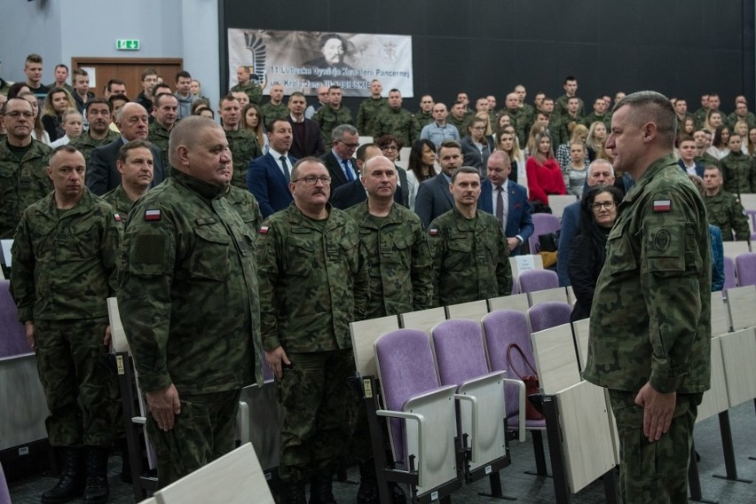 Sportowcy w żołnierskich mundurach spotkali się w Lesznie,...