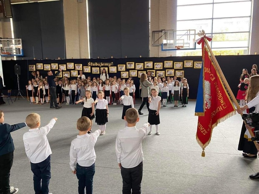 Podczas uroczystości jubileuszowych w Publicznej Szkole...