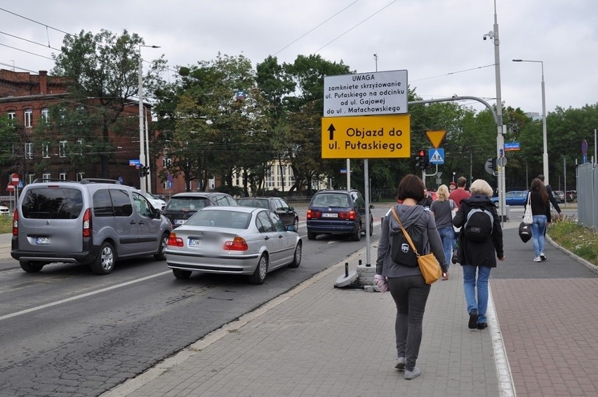 Gigantyczne korki wokół Dworca Głównego przez remont Hubskiej i Pułaskiego. Miasto: "Mieszkańcy muszą się przyzwyczaić"