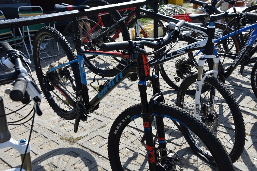 Zobacz zdjęcia rowerów sprzedawanych na giełdzie w...