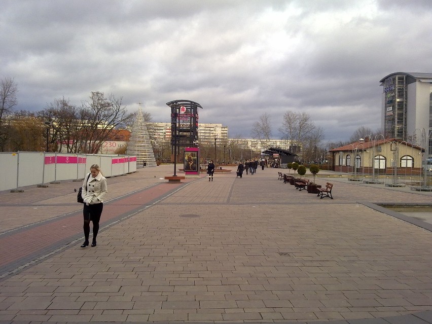 Coraz większy ruch przy centrach handlowych (ZOBACZ FILM i ZDJĘCIA)