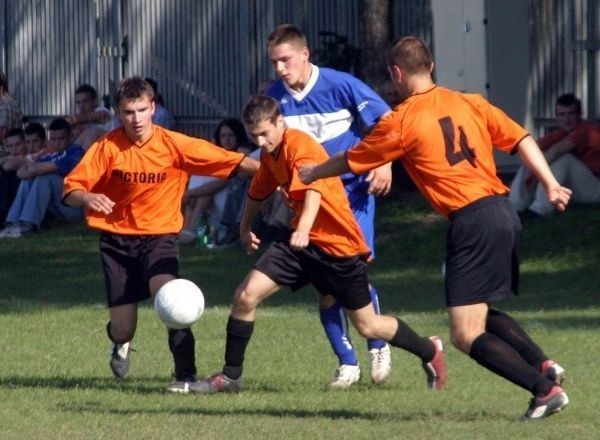 Piłkarze Victorii Czermin wy-grali wczoraj w Przecławiu z tamtejszym Teamem aż 5:0.