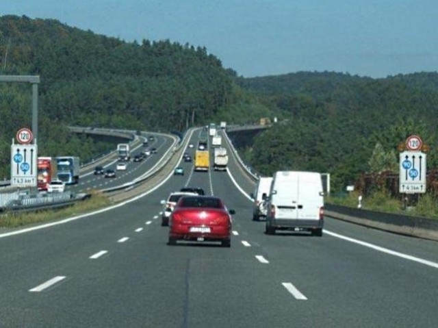 Opłaty za autostrady w praktyce dotkną tylko obcokrajowców.