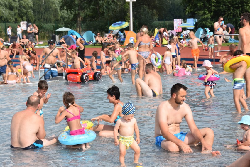 Niedziela na basenie Ruda w Rybniku. Trudno było znaleźć...