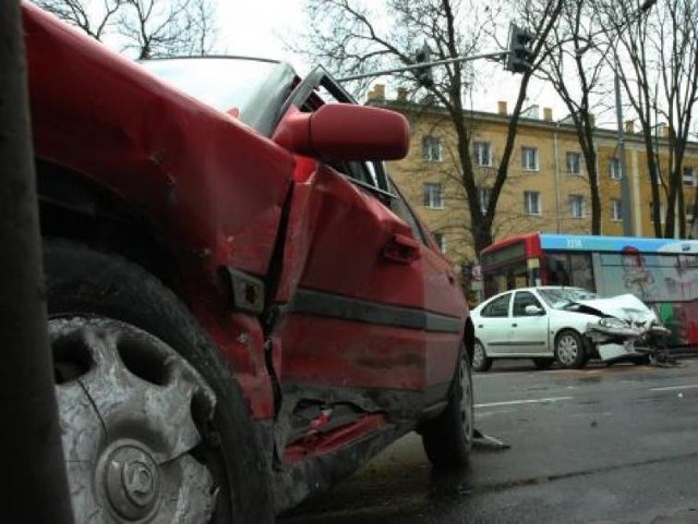 Porównanie ubezpieczeń OC - direct oraz klasyczne polisy