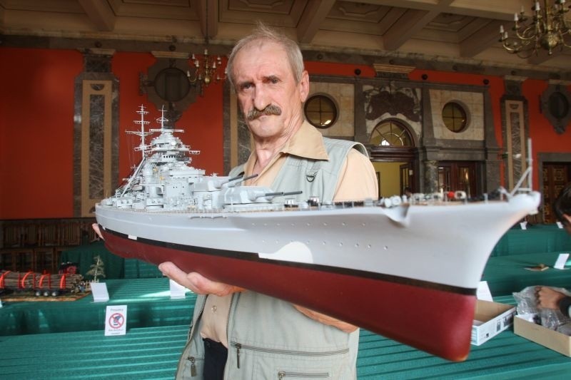 Ryszard Wołowiec z Kielc zbudował model Bismarcka, który...