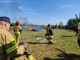 Strażacy ochotnicy z gminy Szumowo wzięli udział w ćwiczeniach przeciwpożarowych. Gasili panele fotowoltaiczne [ZDJĘCIA]