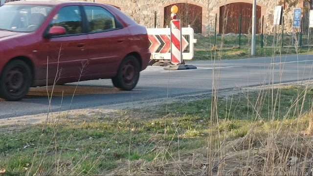 W kilku miejscach na drogach w Zielonej Górze Ochli ruszyła budowa spowalniaczy wyspowych i liniowych. Będą też m.in. przejścia dla pieszych