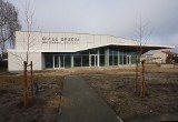Budowa nowego skrzydła domu kultury w Białobrzegach na ostatniej prostej. Jest już elewacja. Będzie pięknie! Zobaczcie zdjęcia
