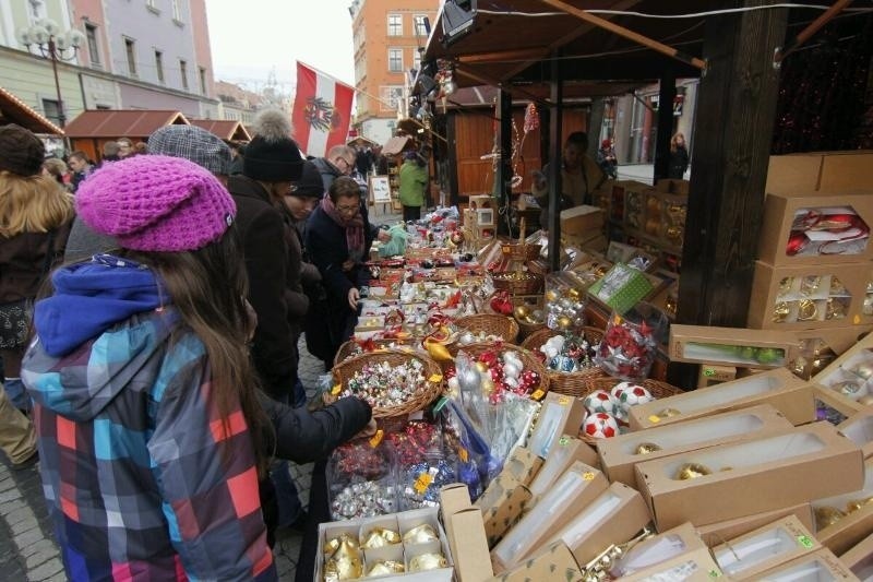 Jarmark Bożonarodzeniowy we Wrocławiu. Dziś ostatni dzień. Promocji niewiele [ZDJĘCIA, CENY]