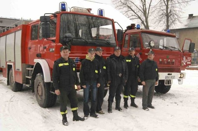 Strażacy z Ochotniczej Straży Pożarnej w Dąbrowicy otrzymali samochód specjalny renault od kolegów z Państwowej Straży Pożarnej w Nisku.