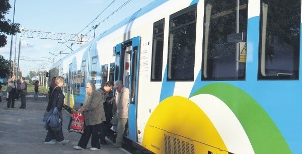 Szynobus ma 56 metrów długości. Nie ma specjalnego rozkładu jazdy. Będzie kursował zamiennie z tradycyjnym pociągiem elektrycznym