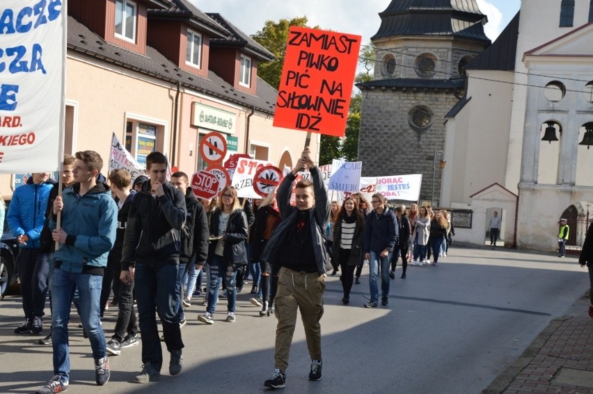 W Staszowie wykrzyczeli głośne "nie" dla nałogów i przemocy