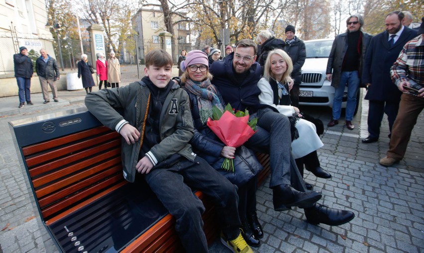 Uroczyste odsłonięcie ławeczki pamięci redaktora Janusza Majki w Rzeszowie