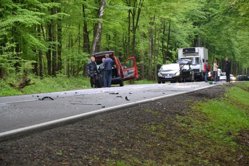 Wypadek w Jankowicach: Zderzenie bmw z mercedesem. W wypadku...