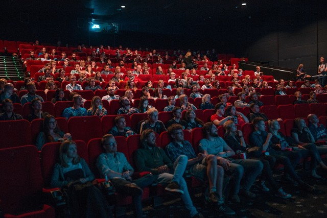 15 grudnia w całej Polsce trwa Święto Kina. To akcja mająca zachęcić ludzi do chodzenia na filmy do kin. W jej ramach bilety na wszystkie filmy kosztują tylko 12 zł (w przypadku seansów 3D trzeba doliczyć opłatę za okulary). Zobacz, które kina w Poznaniu biorą udział w akcji ----> 