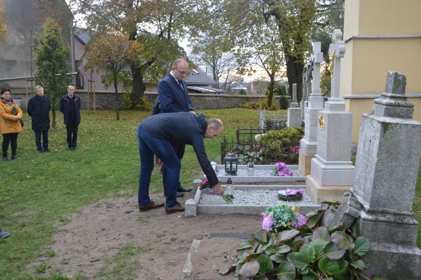 Ks. Johannes Lampke żył w Jemielnicy w XIX wieku. Od dzisiaj ma nowy nagrobek