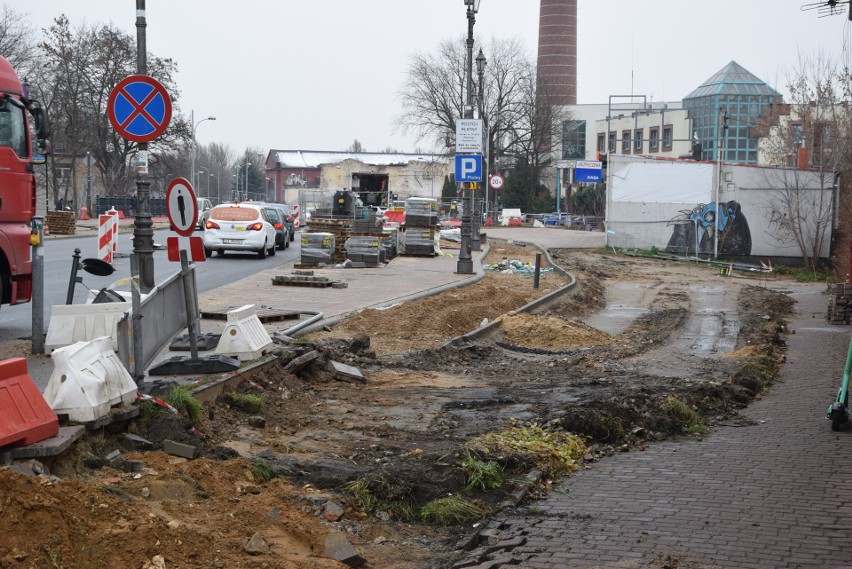 Zobacz kolejne zdjęcia. Przesuwaj zdjęcia w prawo - naciśnij...