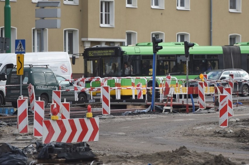 Dąbrowskiego będzie przebudowywana jeszcze dłużej