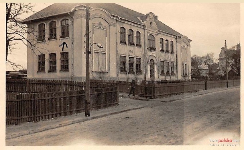 Lata 1939-1941, Tarnobrzeg, ulica Jachowicza - budynek...