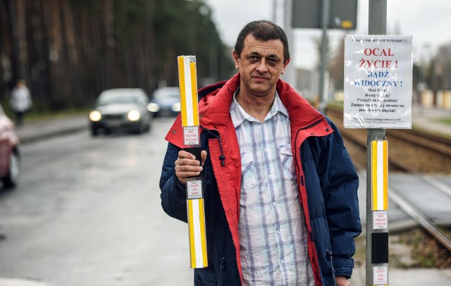 Zasada jest prosta „Weź - przejdź - zostaw”. Odblaskowe lizaki, których pomysłodawcą jest bydgoszczanin Bartłomiej Okoński, testowane są, m.in. na przejściu dla pieszych przy ul. Szpitalnej.