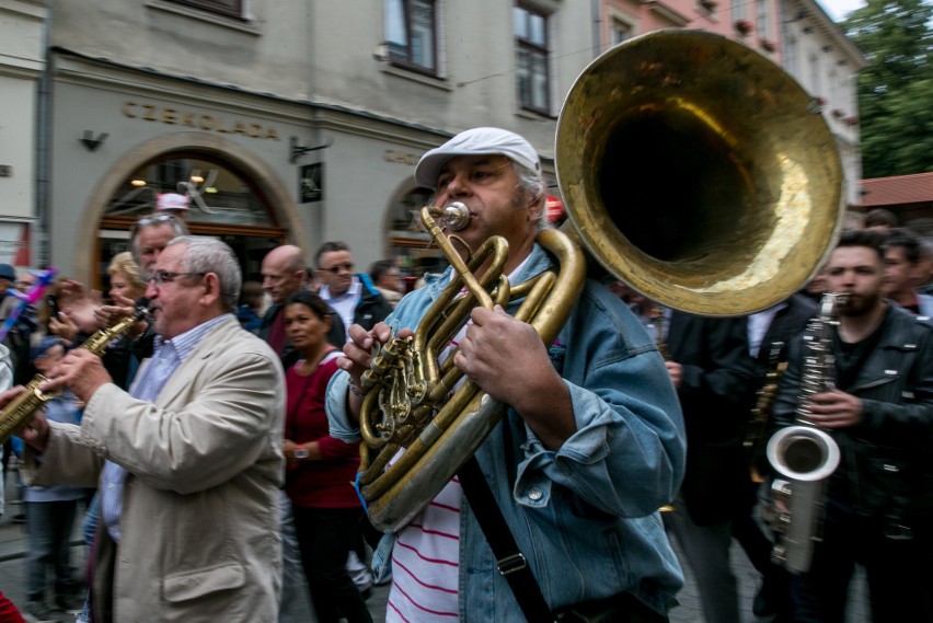 Kraków. Niedziela Nowoorleańska 2018. Koncerty jazzowe na scenie pod Ratuszem [ZDJĘCIA]