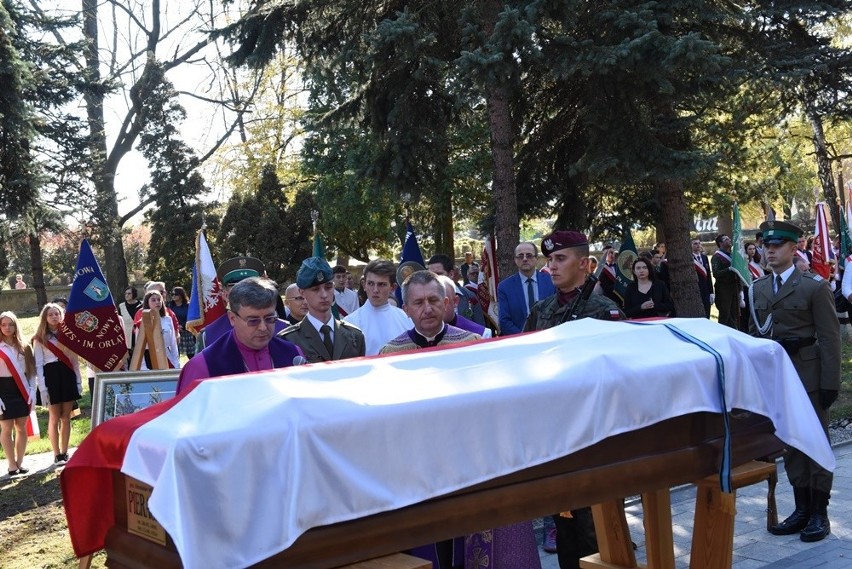 Nowy Sącz. Tłumy sądeczan na powtórnym pochówku gen. Bronisława Pierackiego