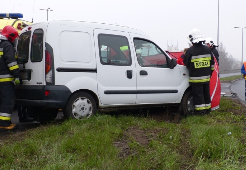 Wypadek w Lesznie: Na wiadukcie zginął 62-latek