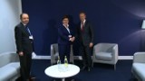 Beata Szydło i Donald Tusk uścisnęli sobie dłonie