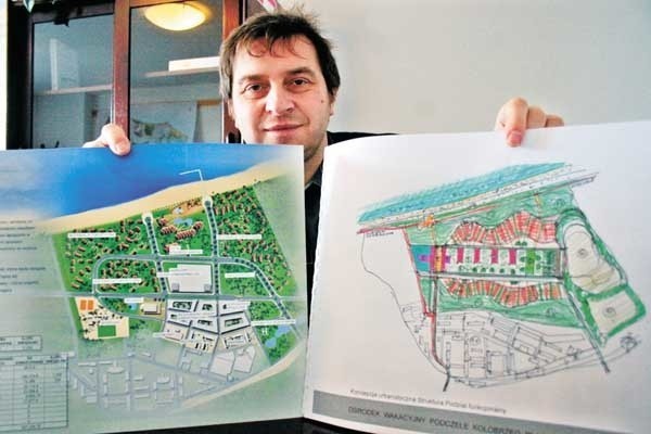 Marek Perepeczo, architekt miejski Kołobrzegu, prezentuje dwie koncepcje zagospodarowania lotniska w Podczelu. Z prawej strony wizja holenderska z lewej - hiszpańska.