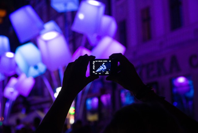 Już po raz ósmy światło odmieni toruńską Starówkę. We wtorek (23 sierpnia) rusza Bella Skyway Festival, który potrwa przez pięć dni. Od 23 do 28 sierpnia każdy będzie mógł zobaczyć aż 20 imponujących świetlnych instalacji, a wśród nich mappingi 3D, projekcje na kurtynach wodnych, nocne pokazy lotnicze, pokazy laserowe czy multi-medialny pokaz astronomiczny. WYDARZENIE NA FACEBOOKUWięcej informacji i szczegółowy program: Bella Skyway Festival 2016 [PROGRAM]