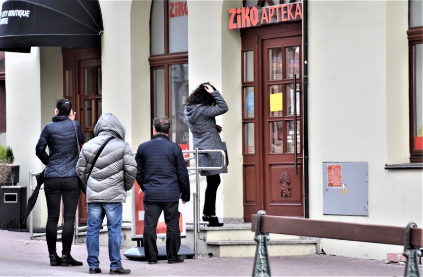 Koronawirus. Apteki przeżywają oblężenie. Codziennie liczba...