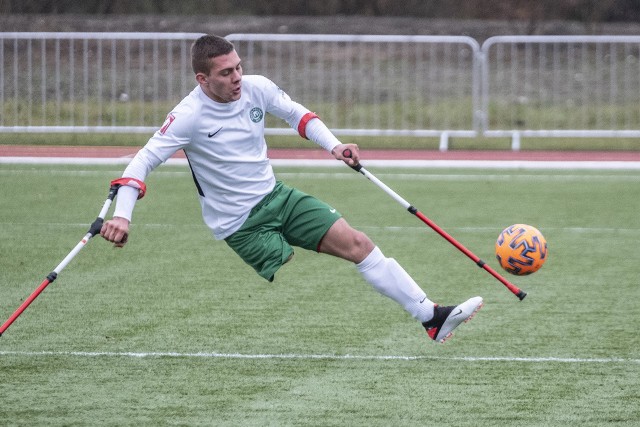 AMP Futbol to niezwykle widowiskowa dyscyplina, ale też wymagająca ogromnego poświęcenia. Zobaczcie niezwykłe zdjęcia z rywalizacji poznaniaków w ekstraklasie. Zobacz --->