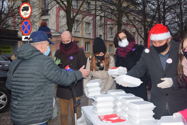 Sieradzkie Śniadanie Bożonarodzeniowe.Rozdawano pierogi z kapustą