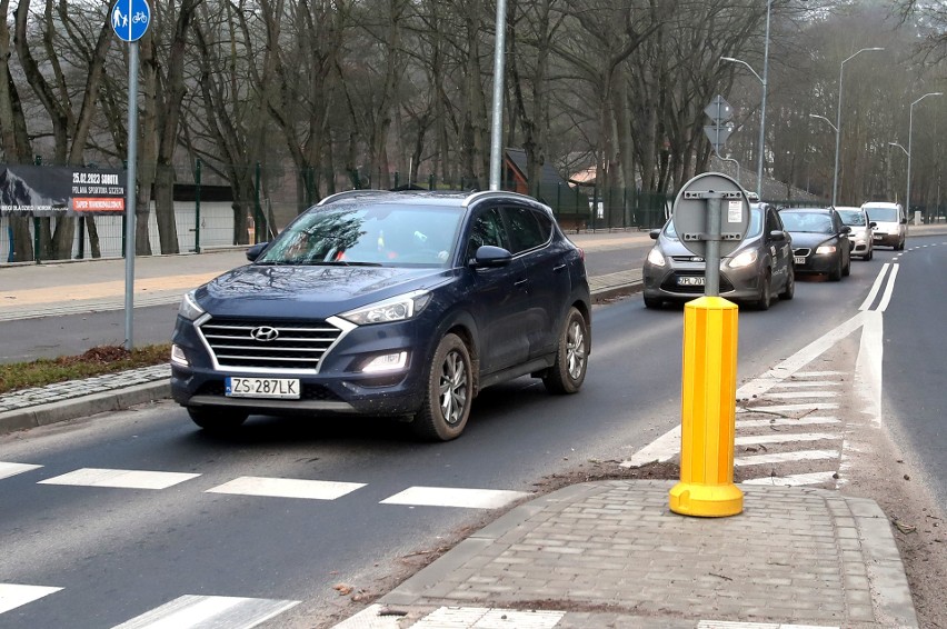 Życzą powodzenia i rozwoju, ale nie kosztem zatorów przy Głębokim. Akcja policzan z życzeniami