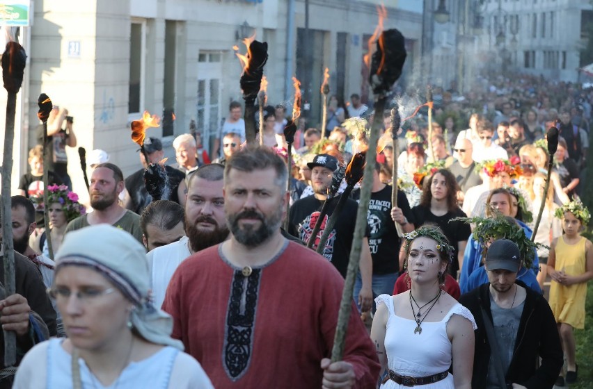 Noc Kupały w Szczecinie 2019. Tradycje świętojańskie na Zamku Książąt Pomorskich [ZDJĘCIA, WIDEO]