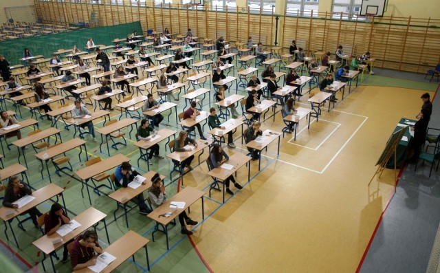 Próbny egzamin gimnazjalny 2013/ 2014 z Operonem. CZĘŚĆ JĘZYKOWA [ARKUSZ, ODPOWIEDZI, TRANSKRYPCJE]