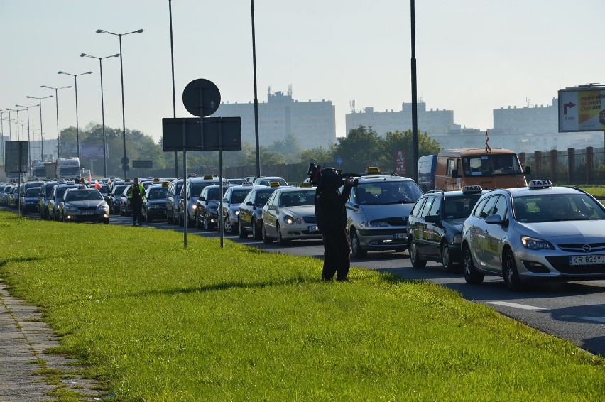 Taksówkarze protestowali w Krakowie [ZDJĘCIA]