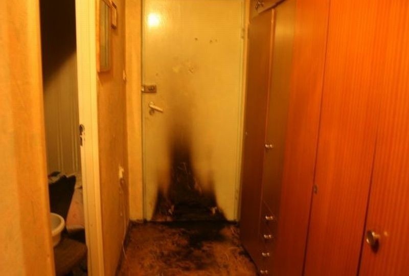 Pożar w bloku [FOTO]. Podpalił własne mieszkanie