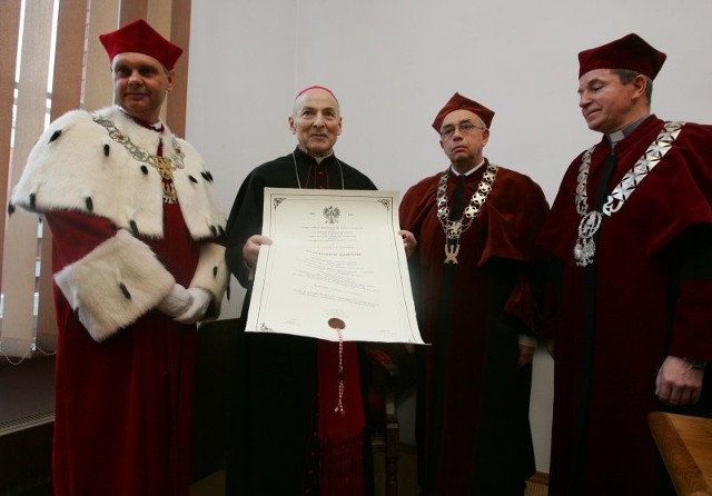 Arcybiskup Zygmunt Kamińskie odebrał doktorat honoris causa.