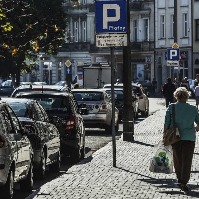 Czy z ul. Śniadeckich i Warszawskiej zniknie część miejsc parkingowych?