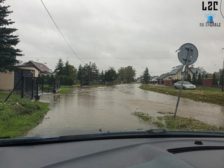 Kaszów - rzeka Kaszówka podtapia drogę