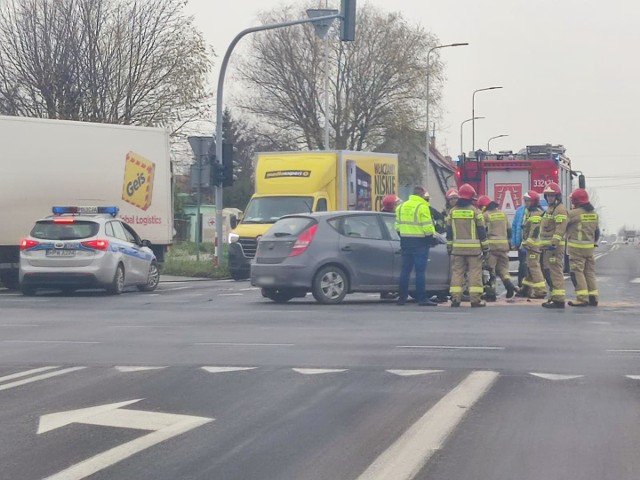 Do kolizji doszło na skrzyżowaniu ulic Mieszka I i Bohaterów Warszawy w Koszalinie.